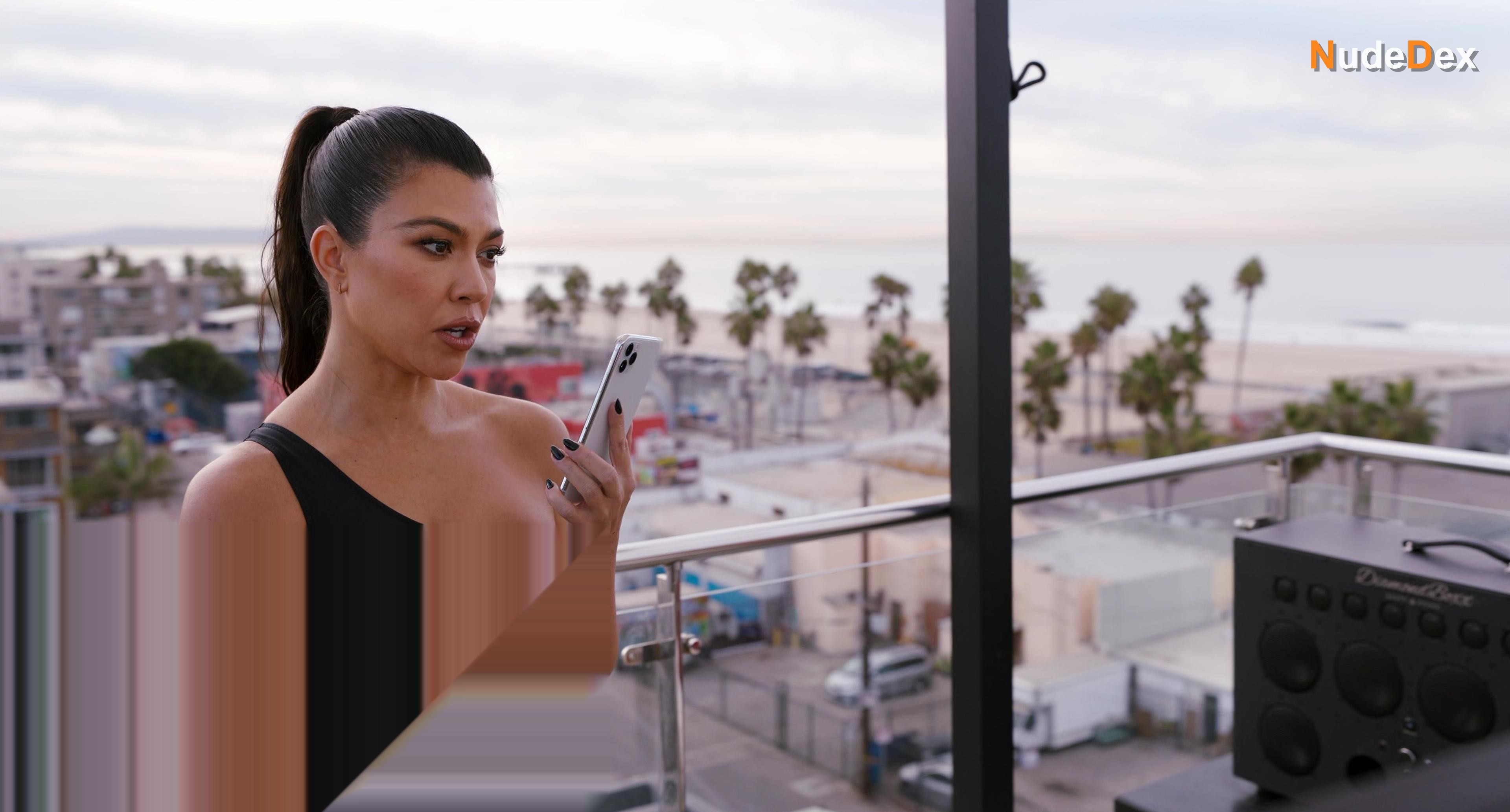 Kourtney Kardashian in Hes All That, photo 2