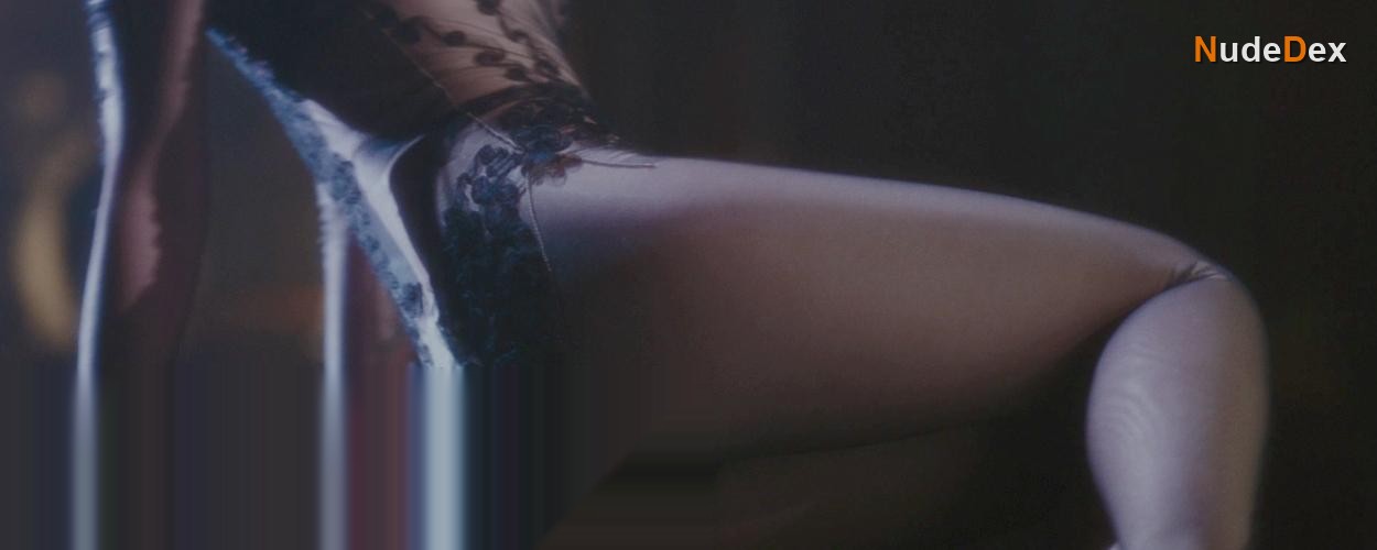 Kristen Bell in Burlesque, photo 7