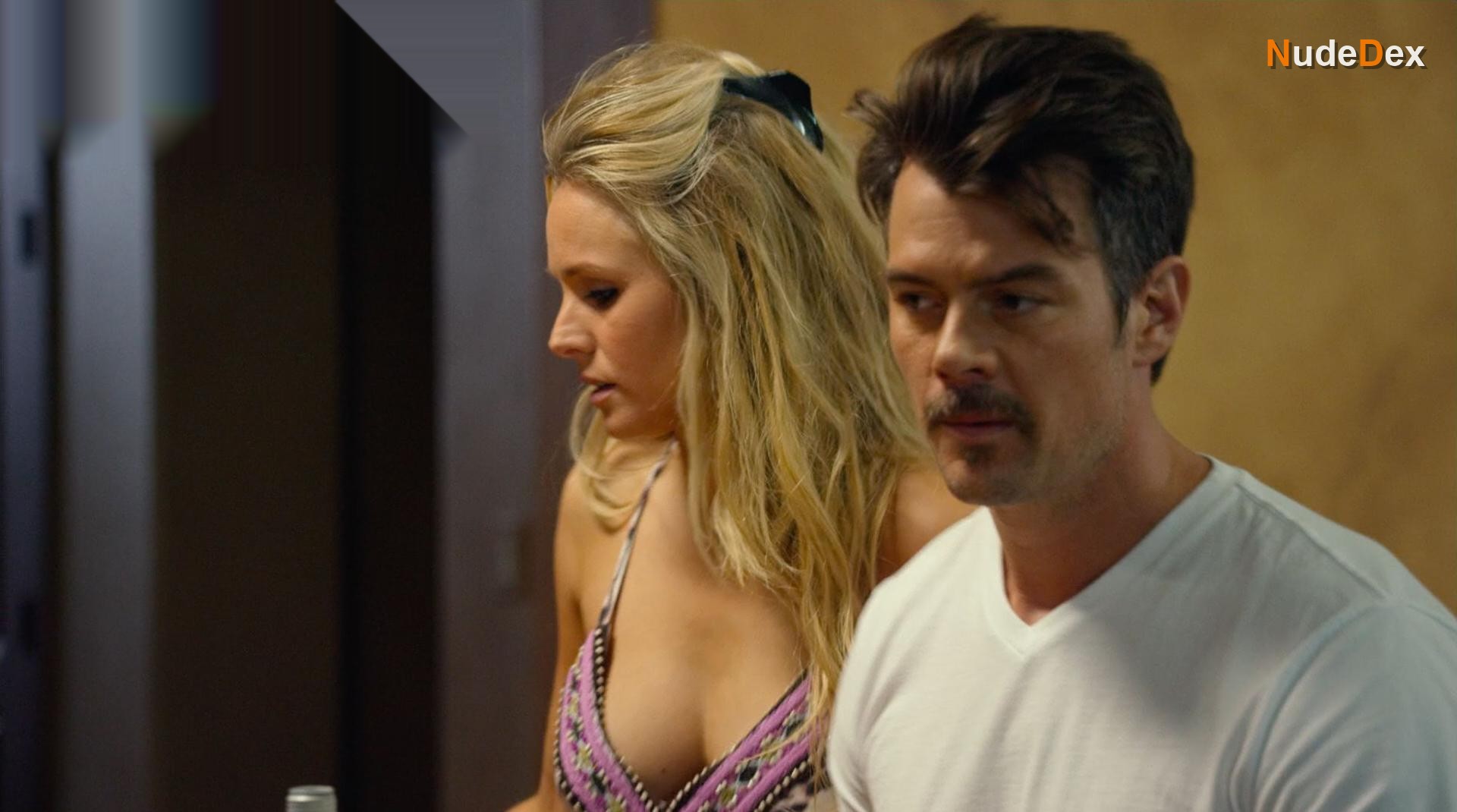 Kristen Bell in Chips, photo 5
