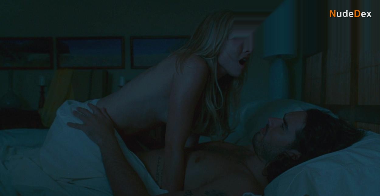 Kristen Bell in Forgetting Sarah Marshall, photo 7