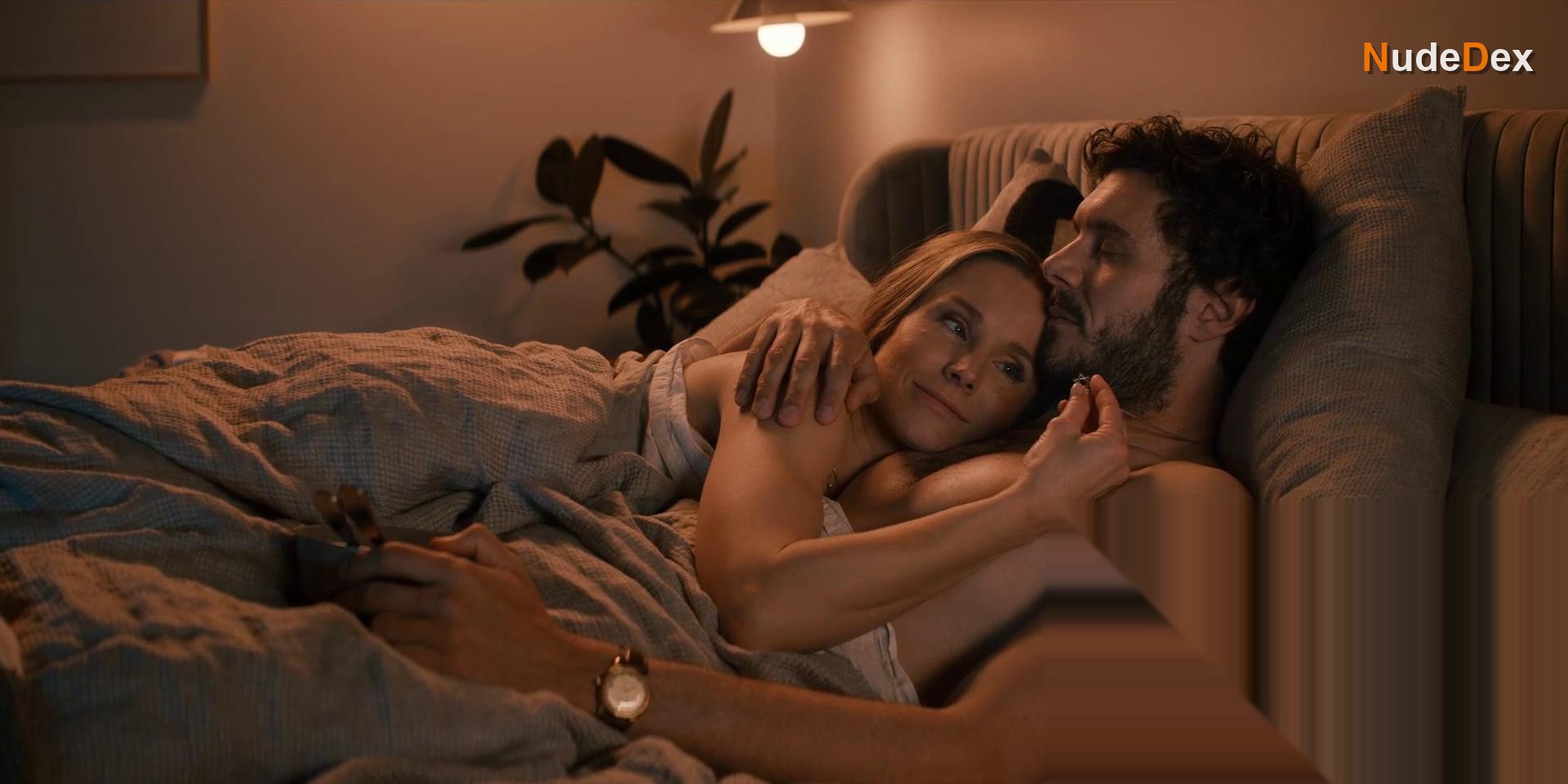 Kristen Bell in Nobody Wants This, photo 6