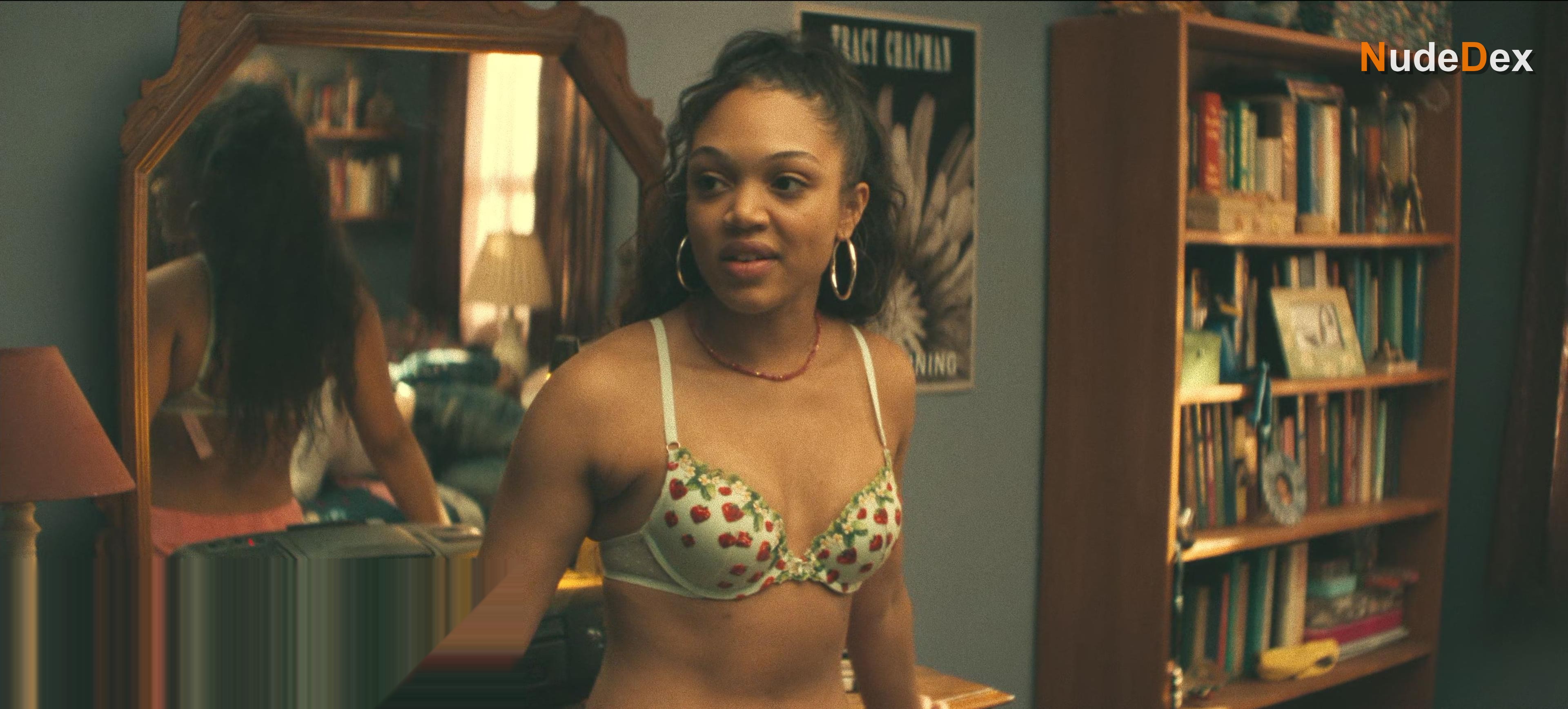 Kristen Maxwell in His Hers, photo 1