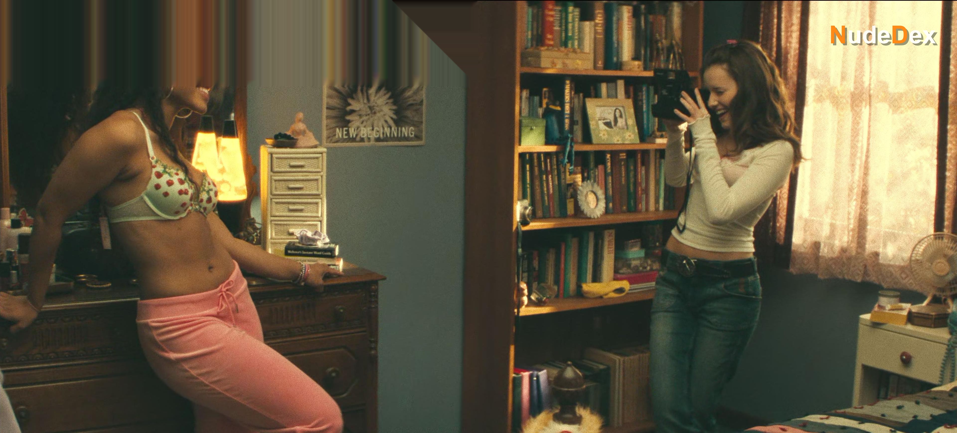 Kristen Maxwell in His Hers, photo 2