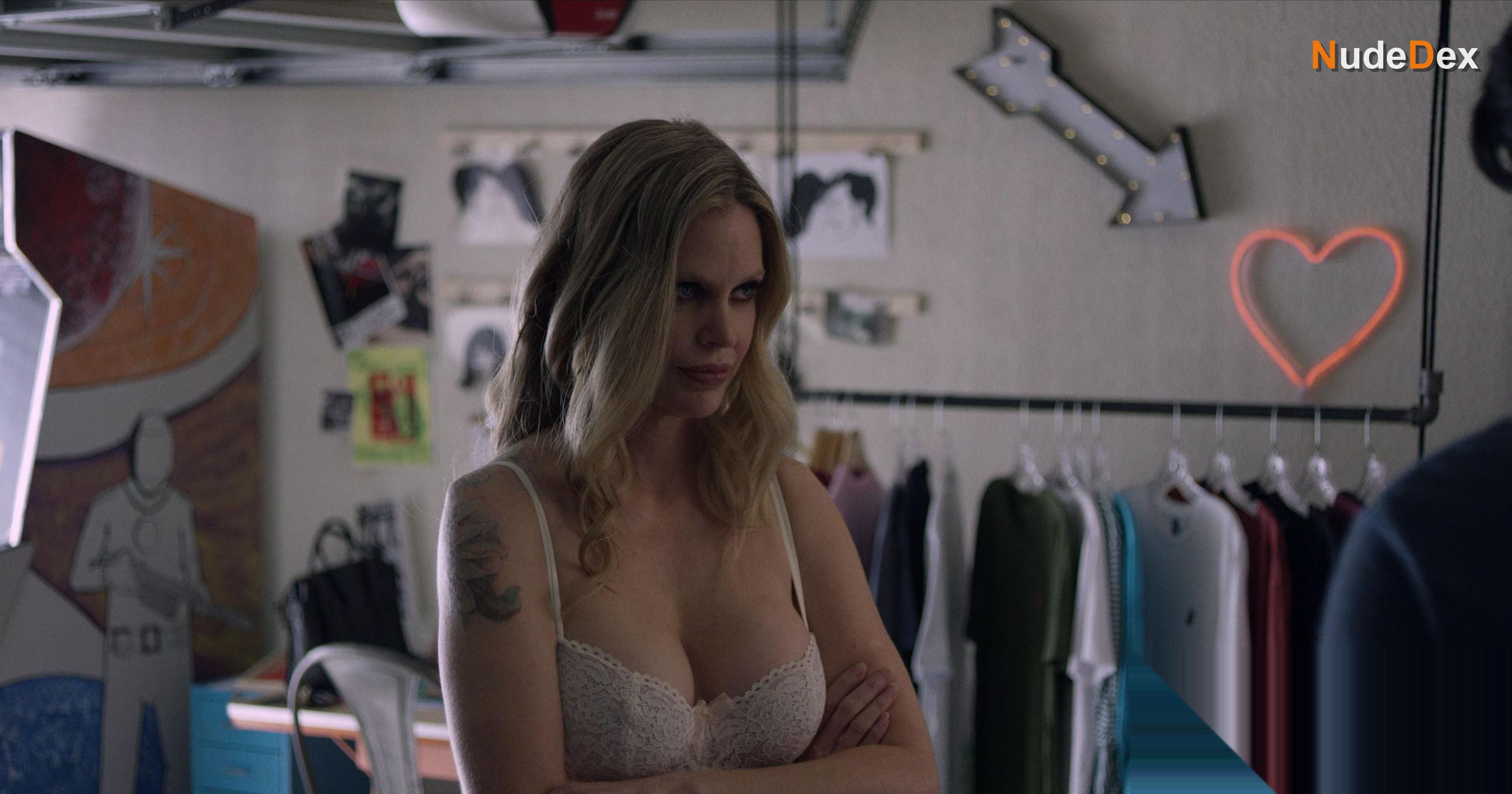 Kristin Bauer Van Straten in Happy Anniversary, photo 2