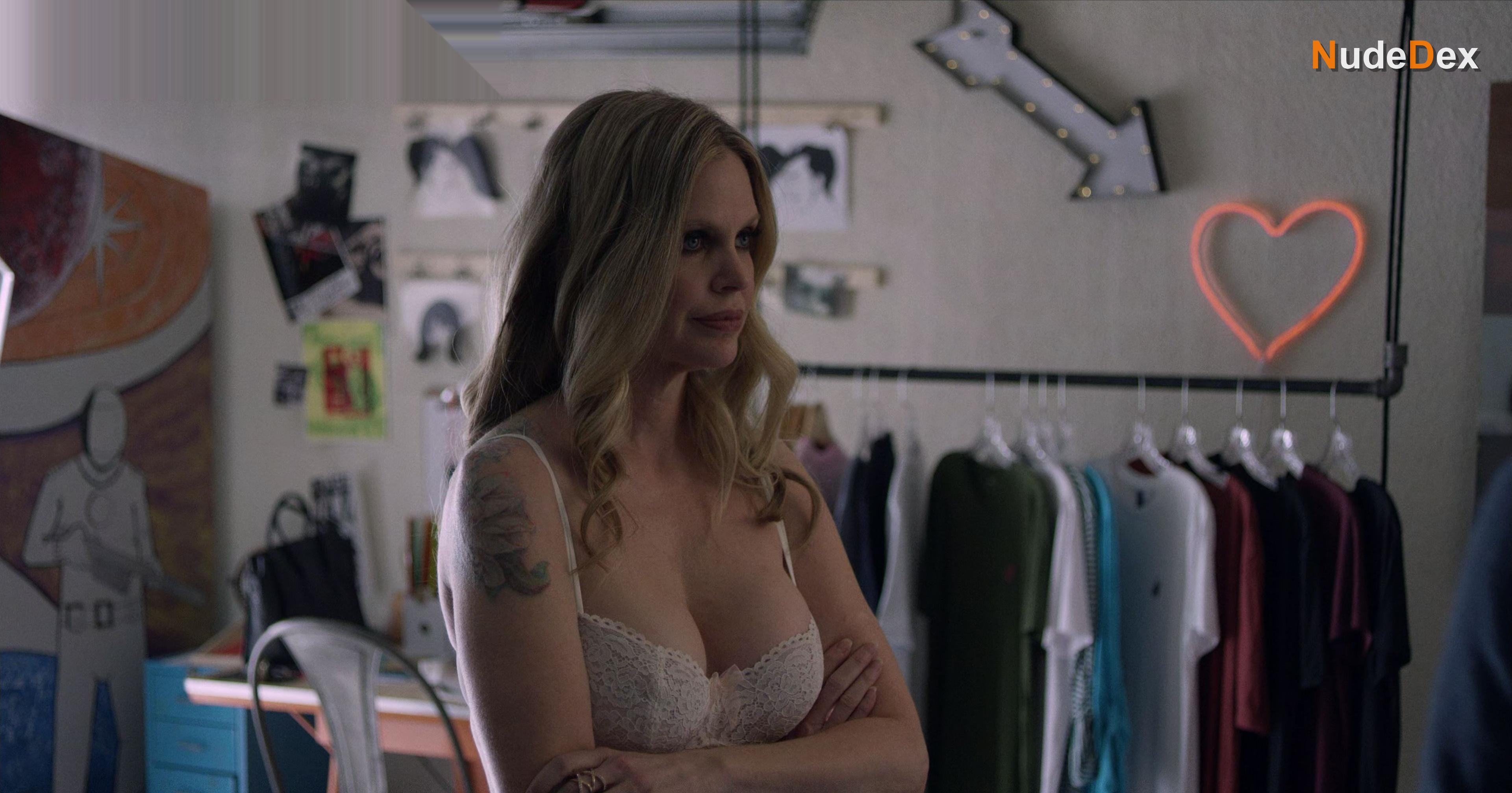 Kristin Bauer Van Straten in Happy Anniversary, photo 4