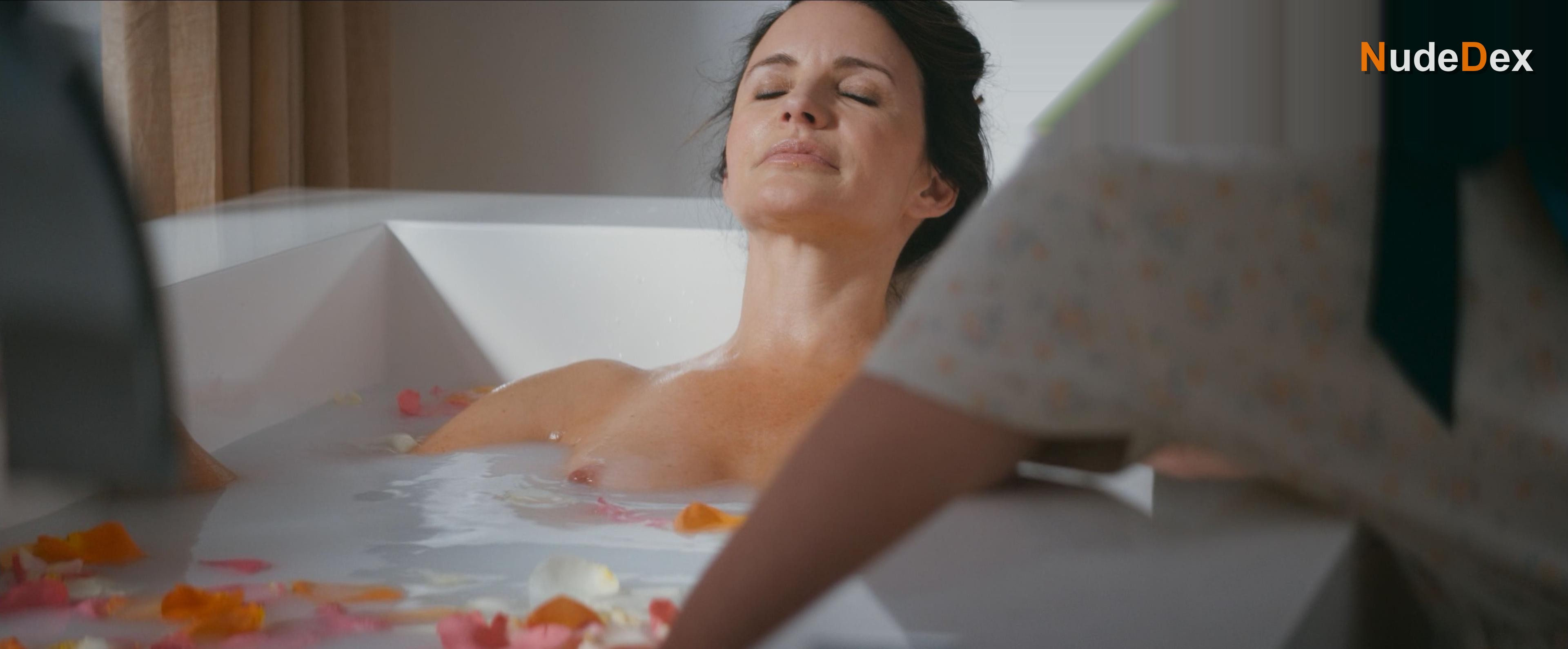 Kristin Davis in Deadly Illusions, photo 12