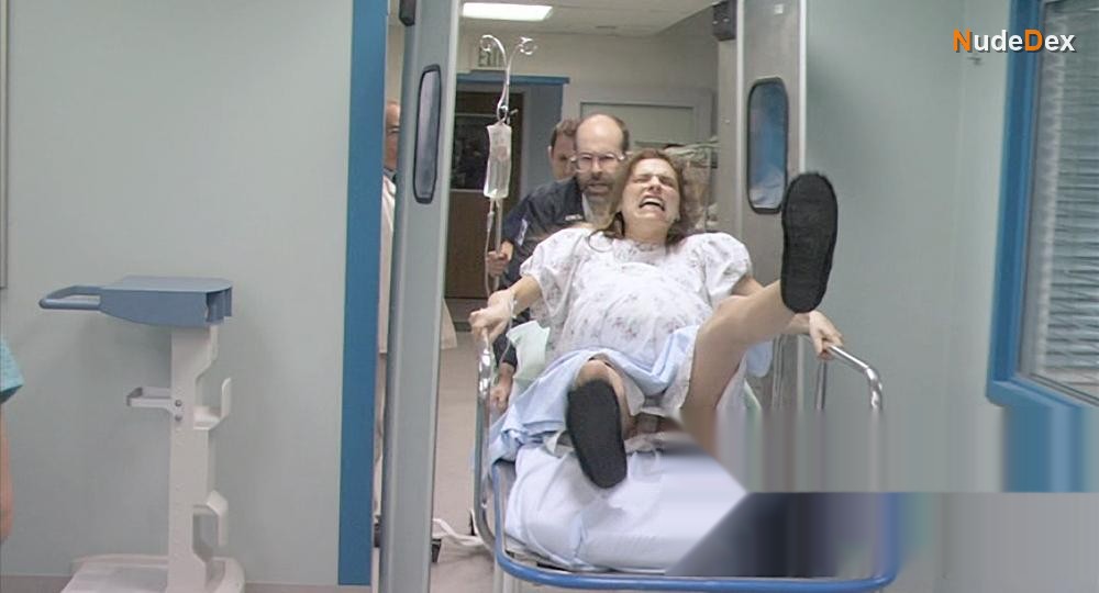 Lake Bell in Childrens Hospital, photo 10