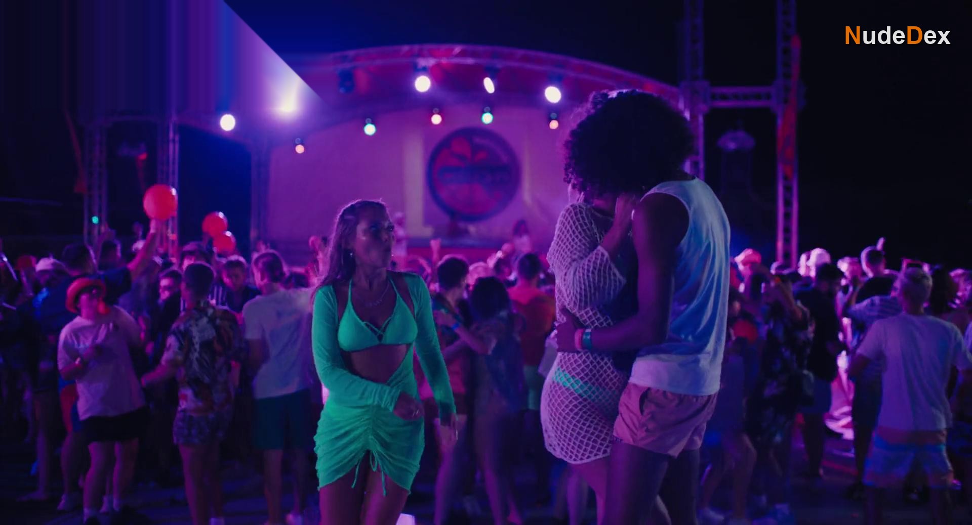 Lara Peake in How To Have Sex, photo 9