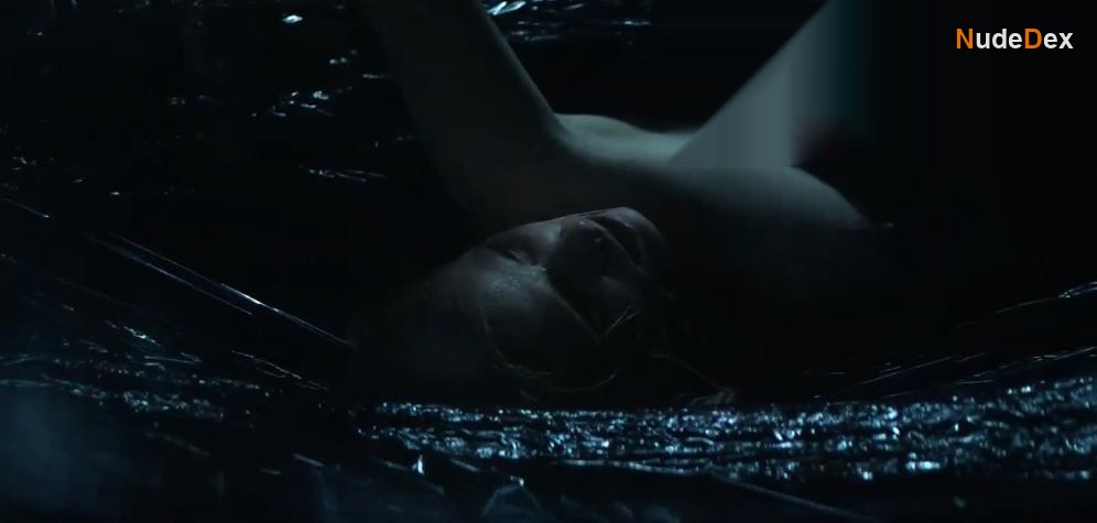 Lara Stone in En Moi, photo 2