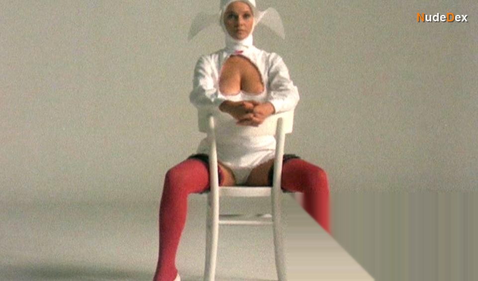 Laura Antonelli in How Funny Can Sex Be, photo 4