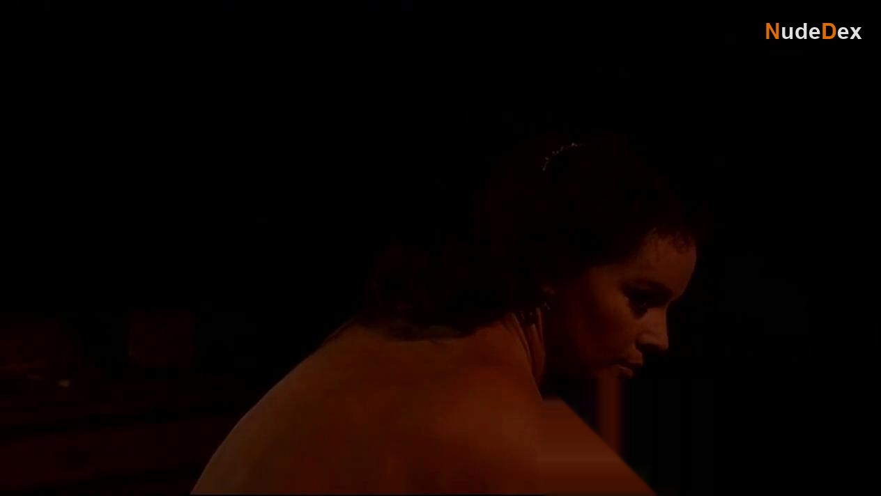 Laura Antonelli in Passione D Amore, photo 1
