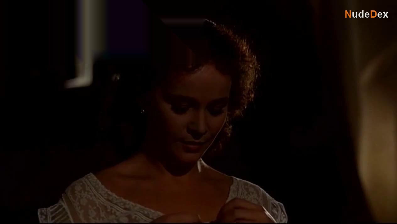 Laura Antonelli in Passione D Amore, photo 3