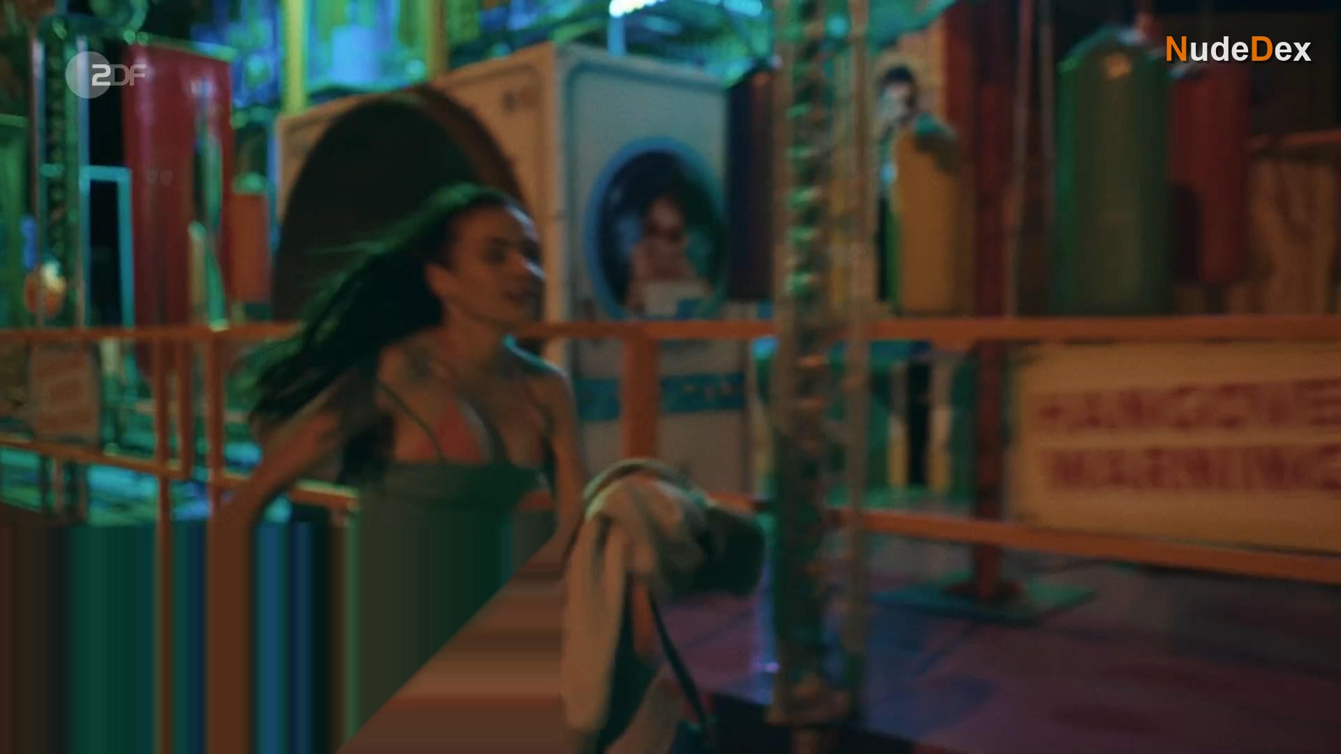 The Night Between Us in The Night Between Us, photo 5