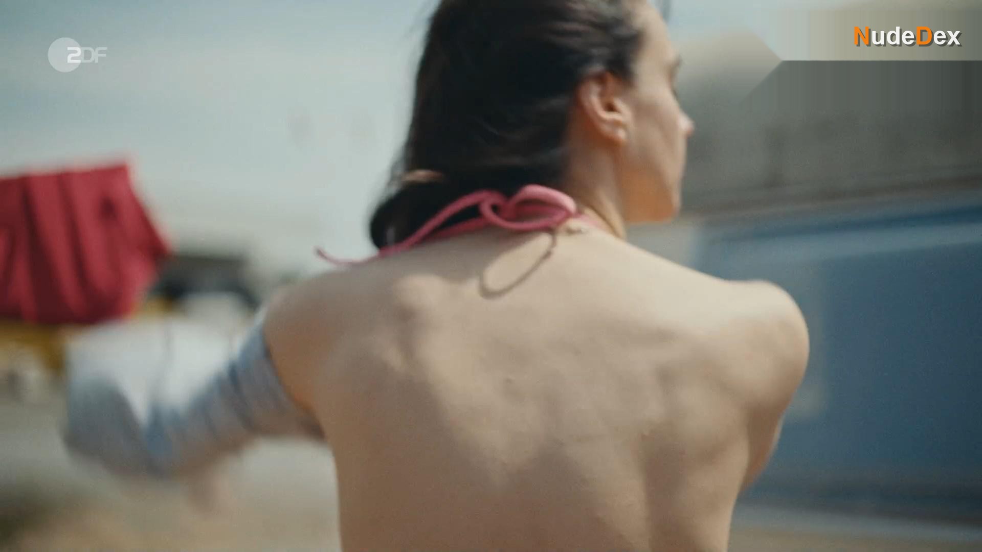 The Night Between Us in The Night Between Us, photo 6