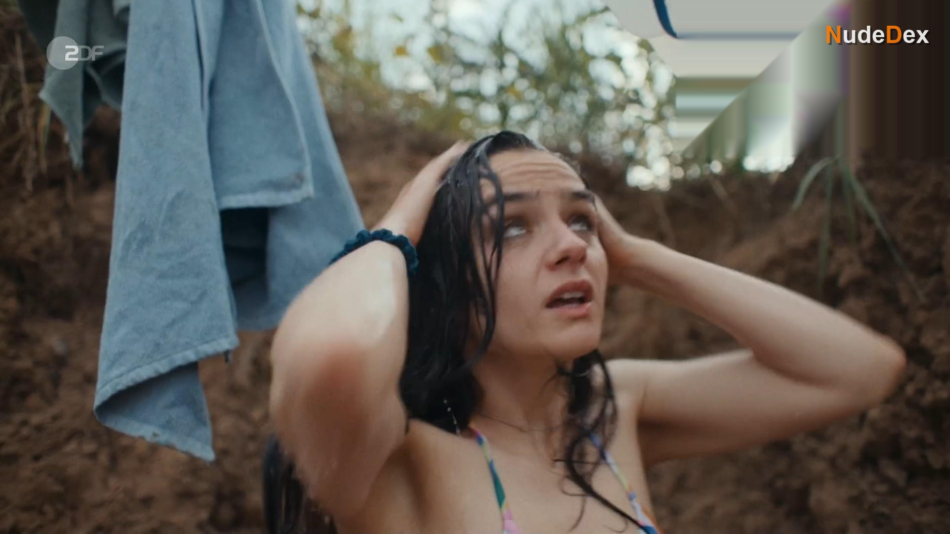 The Night Between Us in The Night Between Us, photo 9