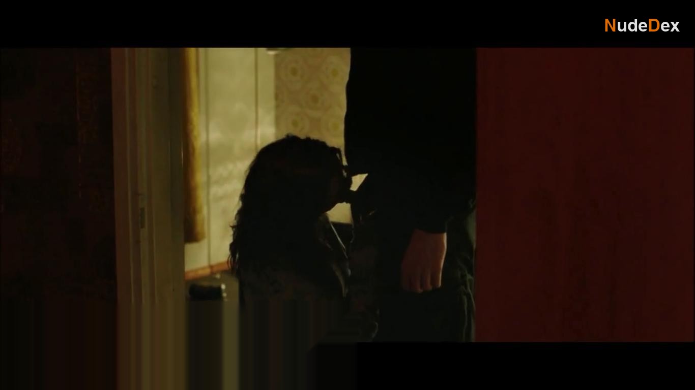 Laura Birn in Naked Harbour, photo 1