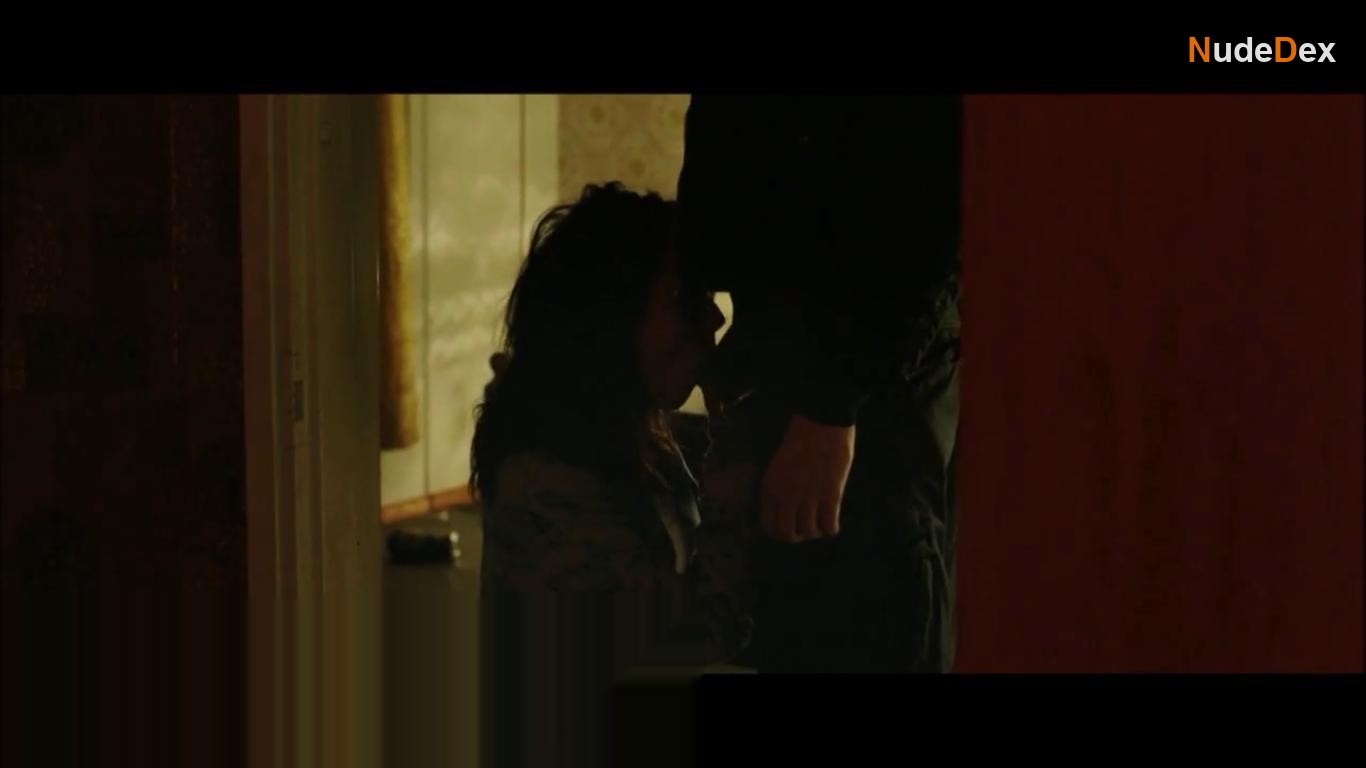 Laura Birn in Naked Harbour, photo 2