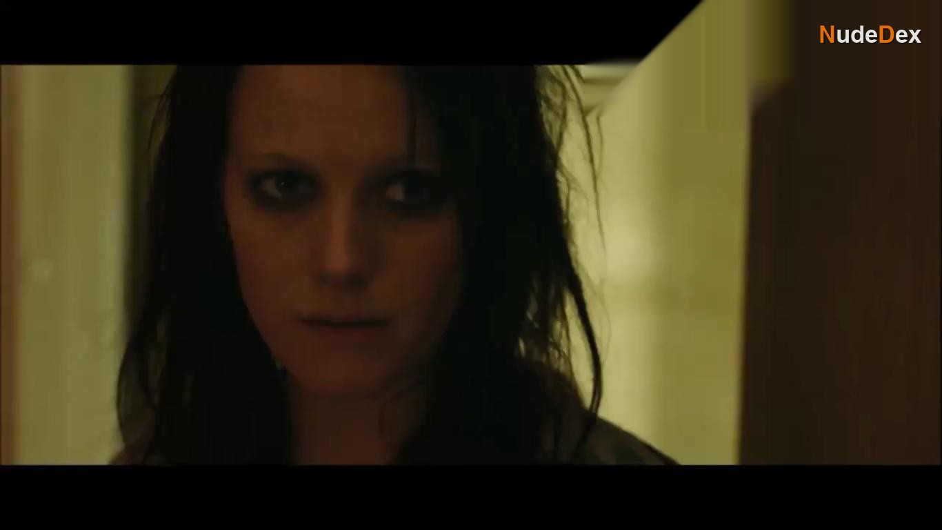 Laura Birn in Naked Harbour, photo 3