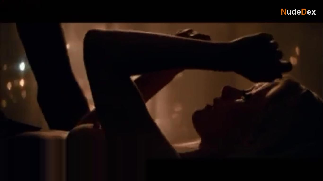 Laura Birn in Void, photo 17