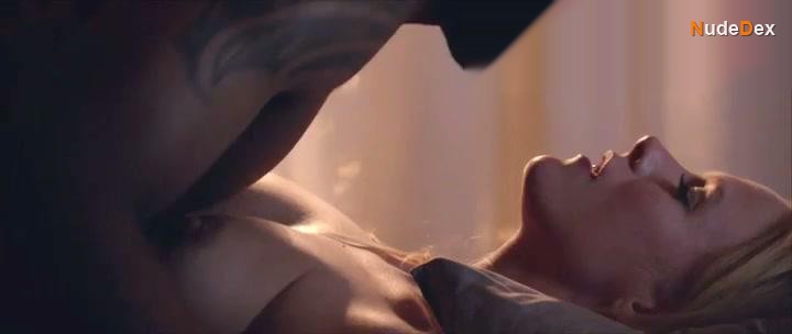 Laura Birn in Void, photo 18