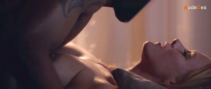 Laura Birn in Void, photo 38
