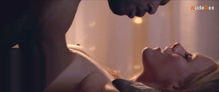 Laura Birn in Void, photo 46