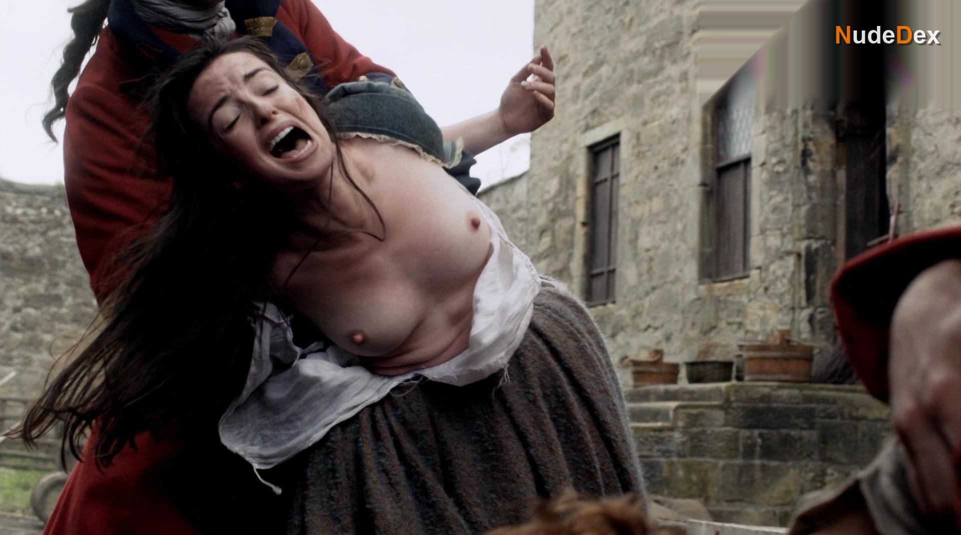 Laura Donnelly in Outlander, photo 3