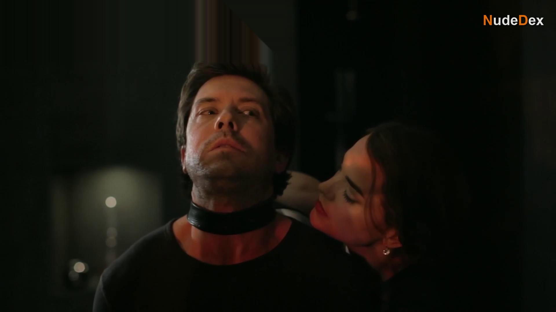 Laura Gordon in Embedded, photo 1