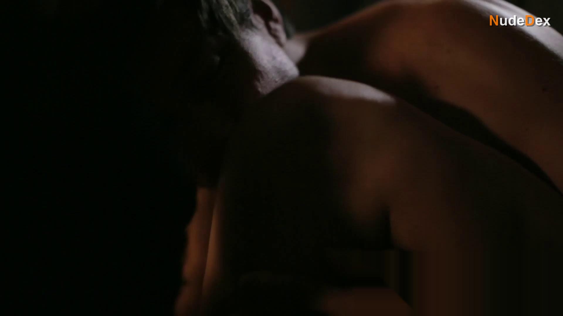Laura Gordon in Embedded, photo 9