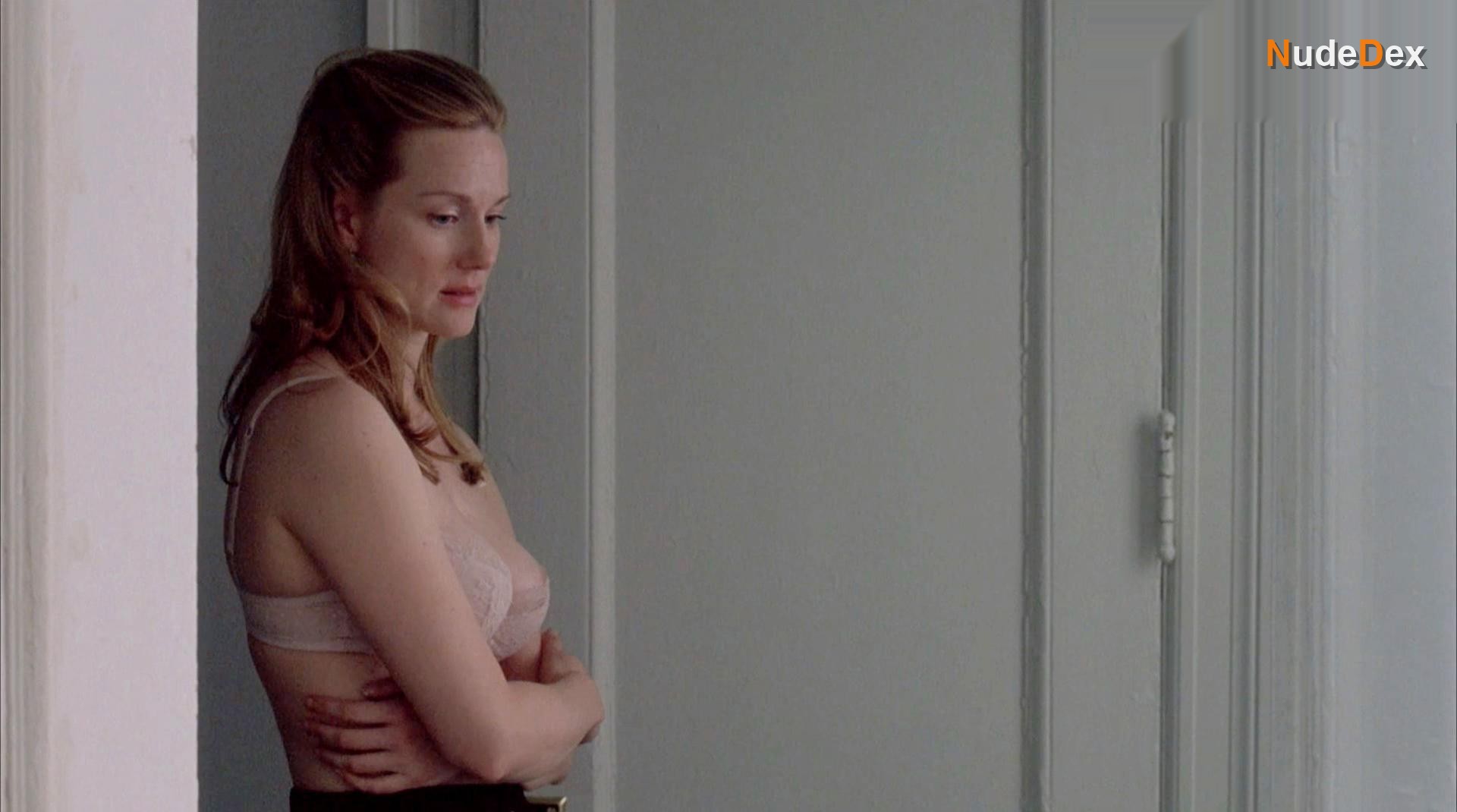 Laura Linney in P S, photo 1