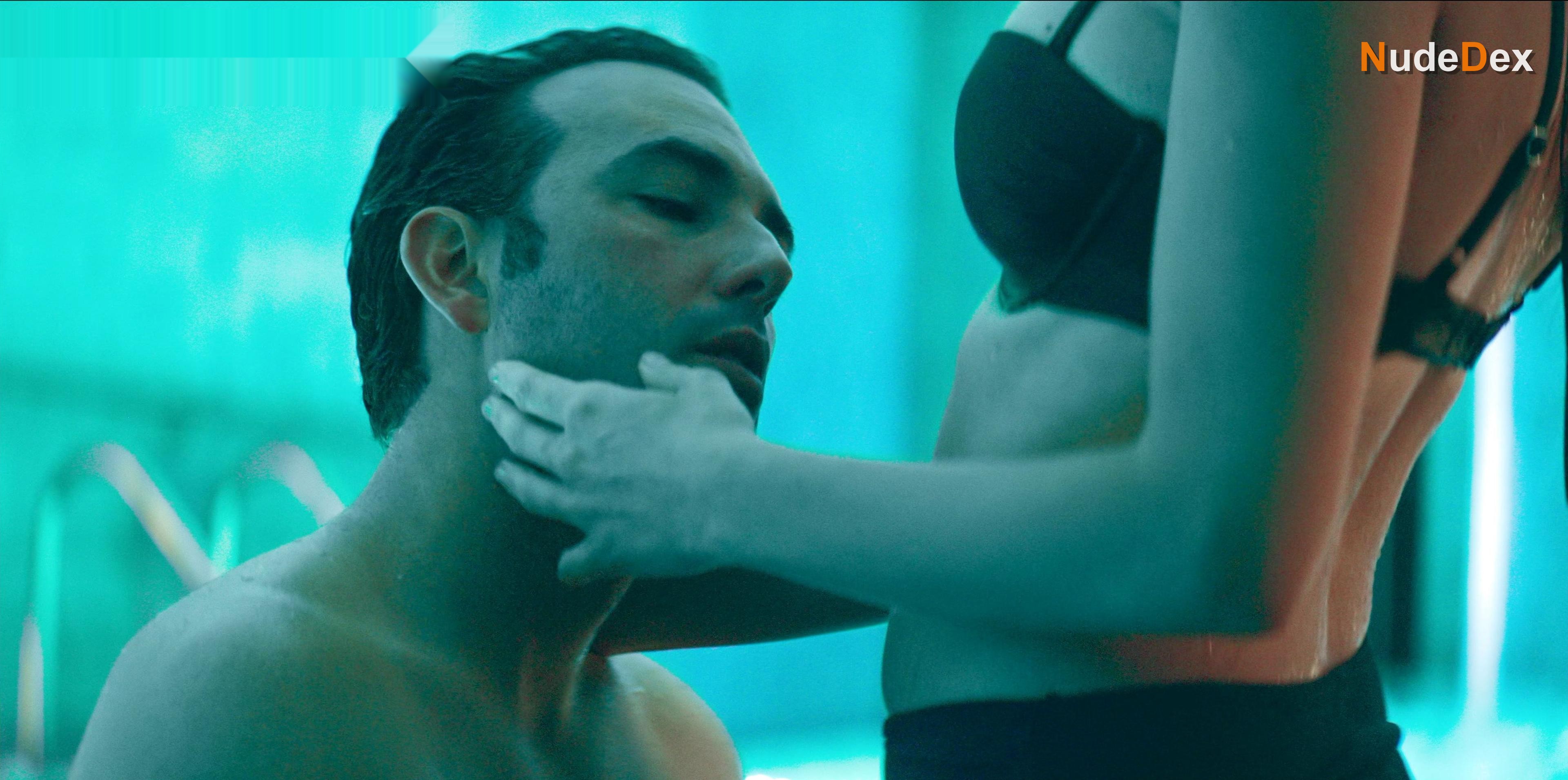 Laura Londono in The Marked Heart, photo 8