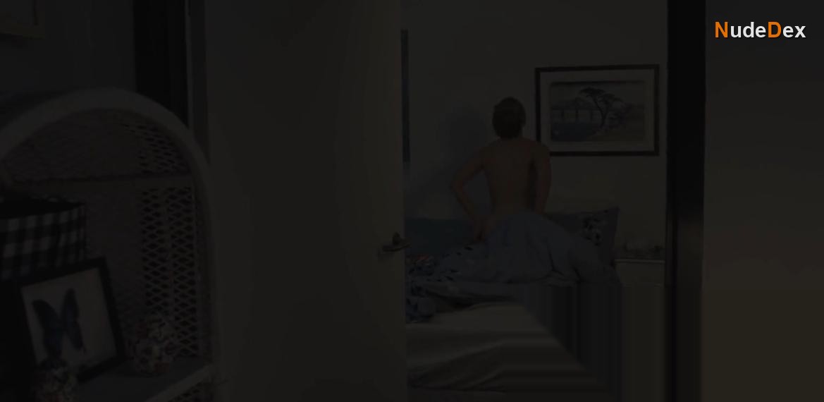 Laura Mcintosh in Falling, photo 1