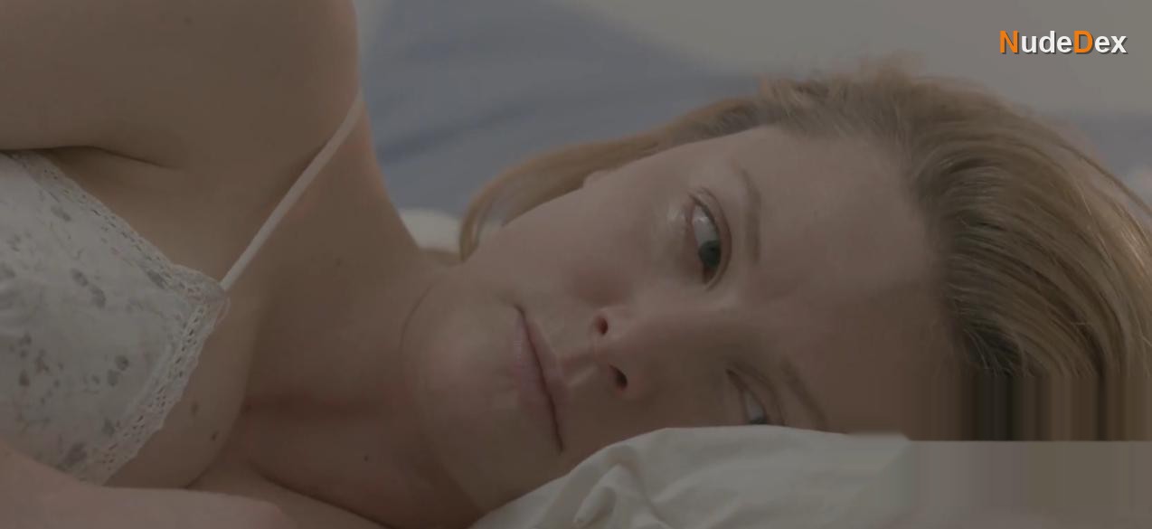 Laura Mcintosh in Falling, photo 3