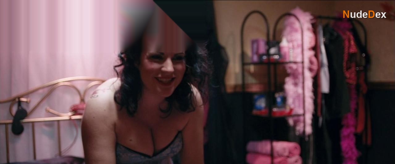 Laura Norton in Almost Married, photo 1
