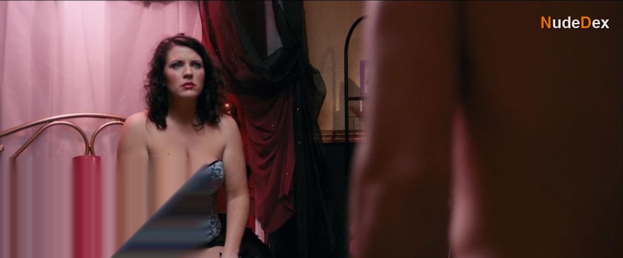 Laura Norton in Almost Married, photo 3