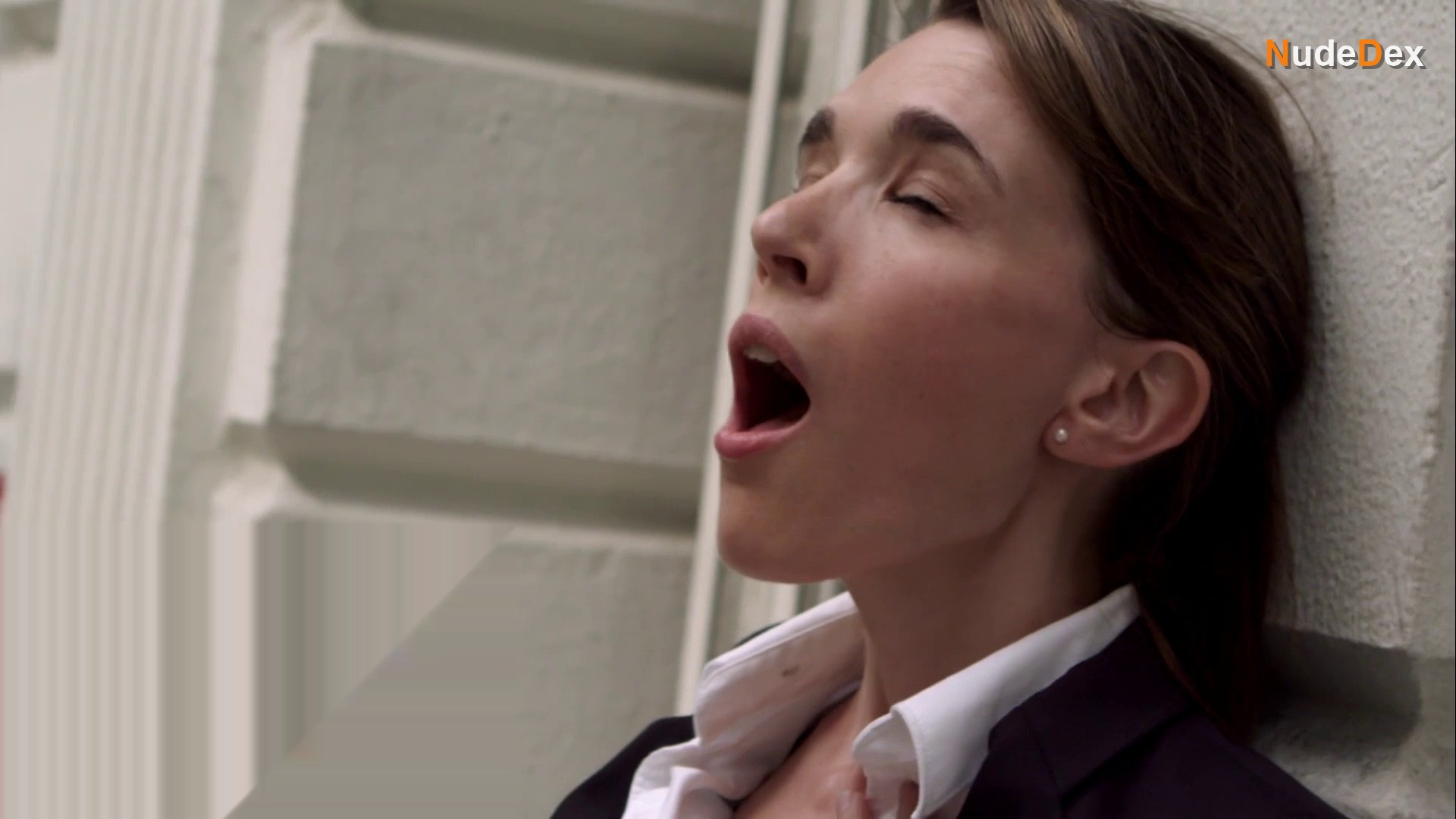 Laura Parker in Everybody Does It, photo 2