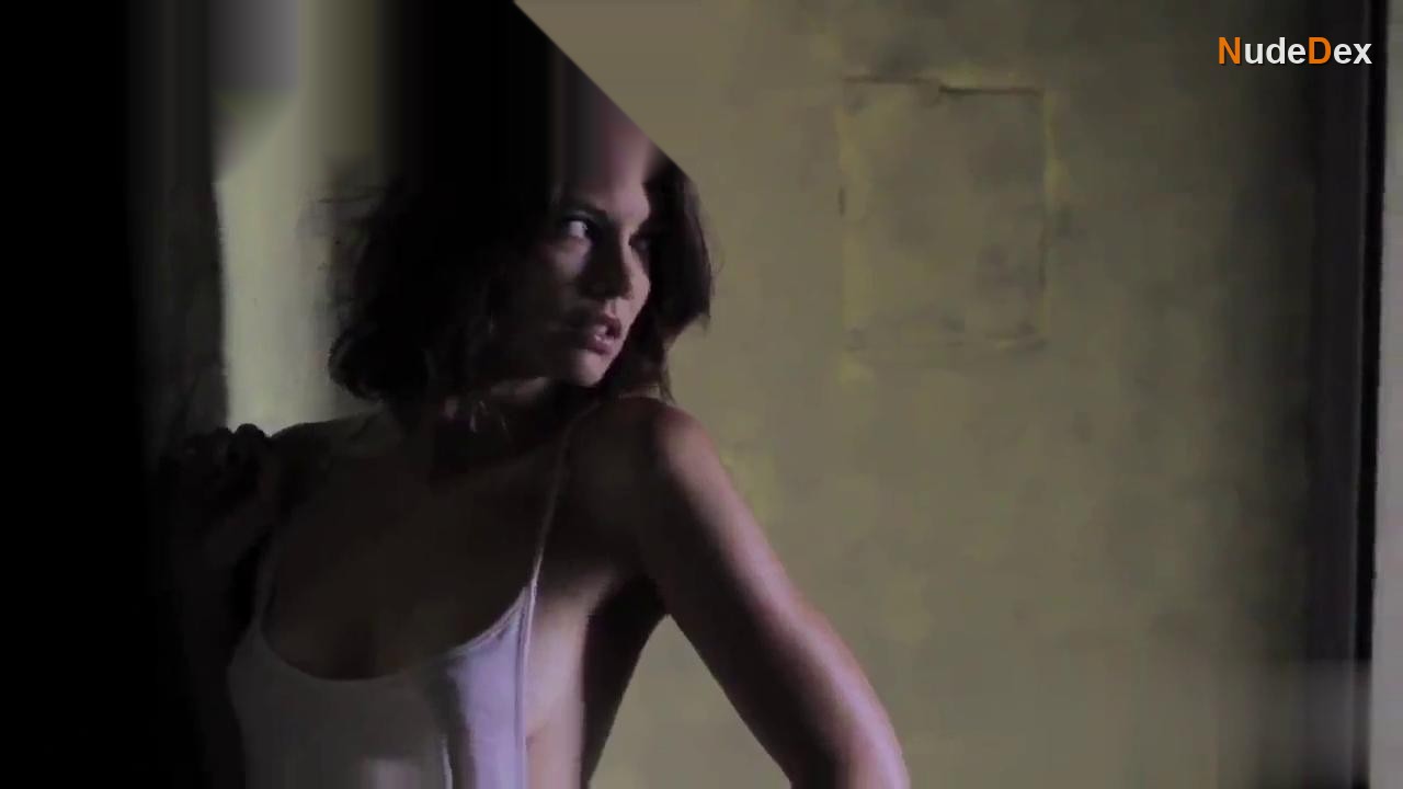 Lauren Cohan in Maxim Photoshoot, photo 1