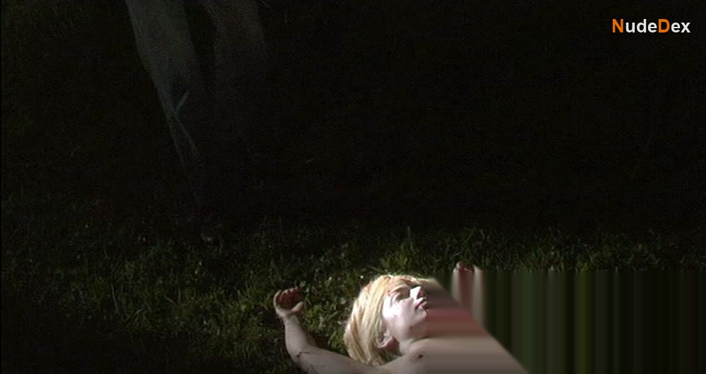 Lauren Devlin in Header, photo 6