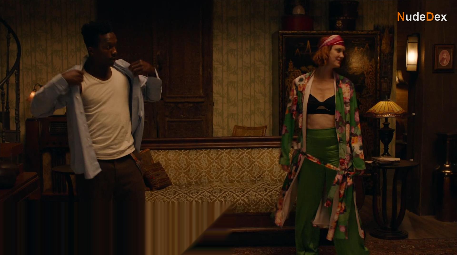 Lauren Lee Smith in Frankie Drake Mysteries, photo 1