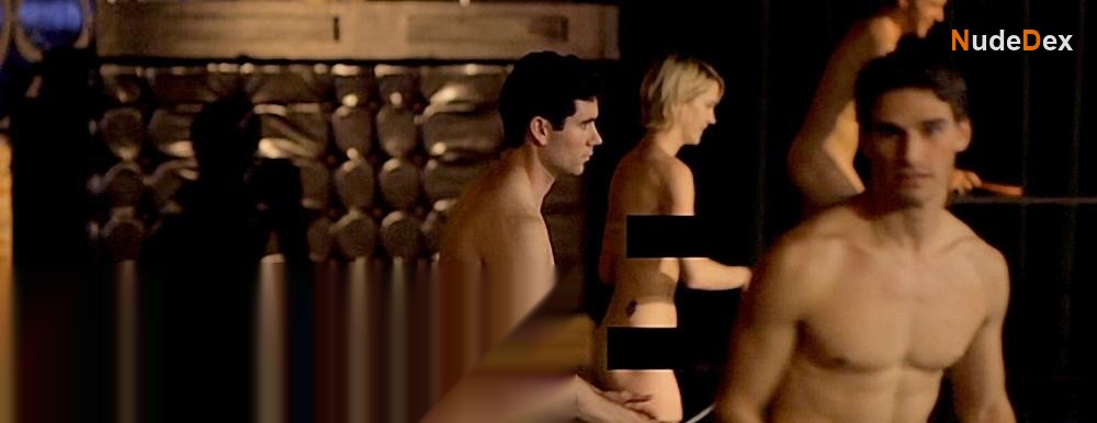 Lauren Lee Smith in Girl Walks Into A Bar, photo 2