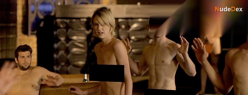 Lauren Lee Smith in Girl Walks Into A Bar, photo 4