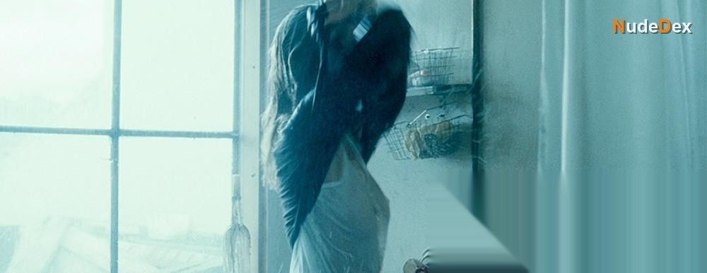 Lauren Lee Smith in Helen, photo 1