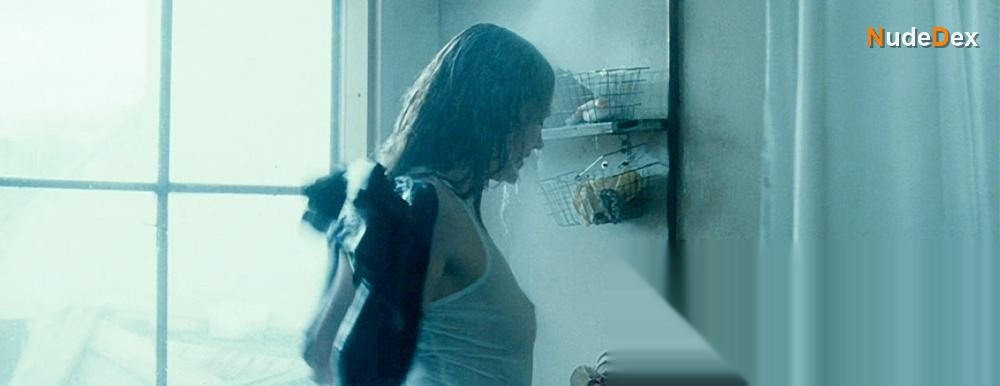 Lauren Lee Smith in Helen, photo 2