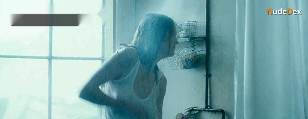 Lauren Lee Smith in Helen, photo 3