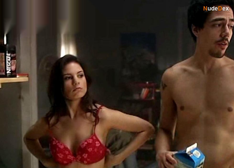 Leah Cairns in Robson Arms, photo 3