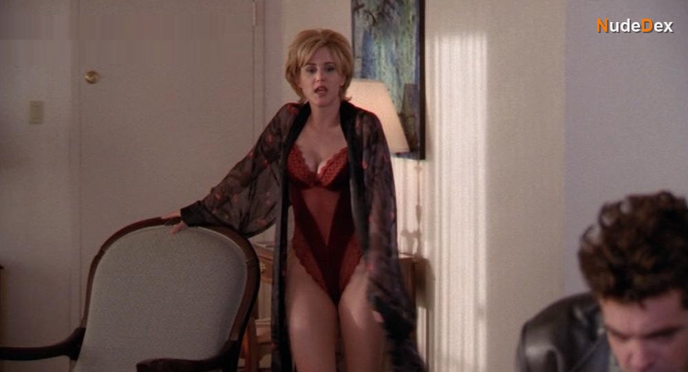 Leah Lail in V I P, photo 6