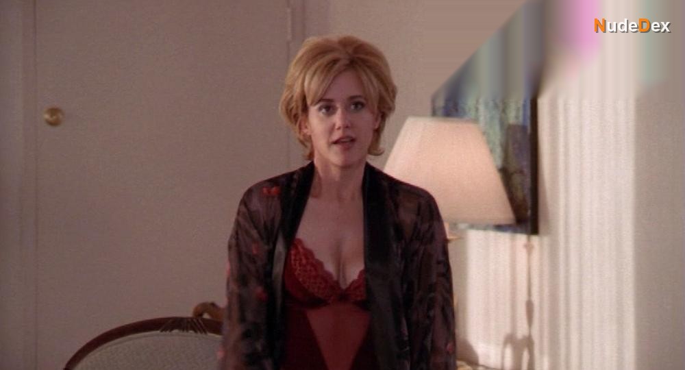 Leah Lail in V I P, photo 7