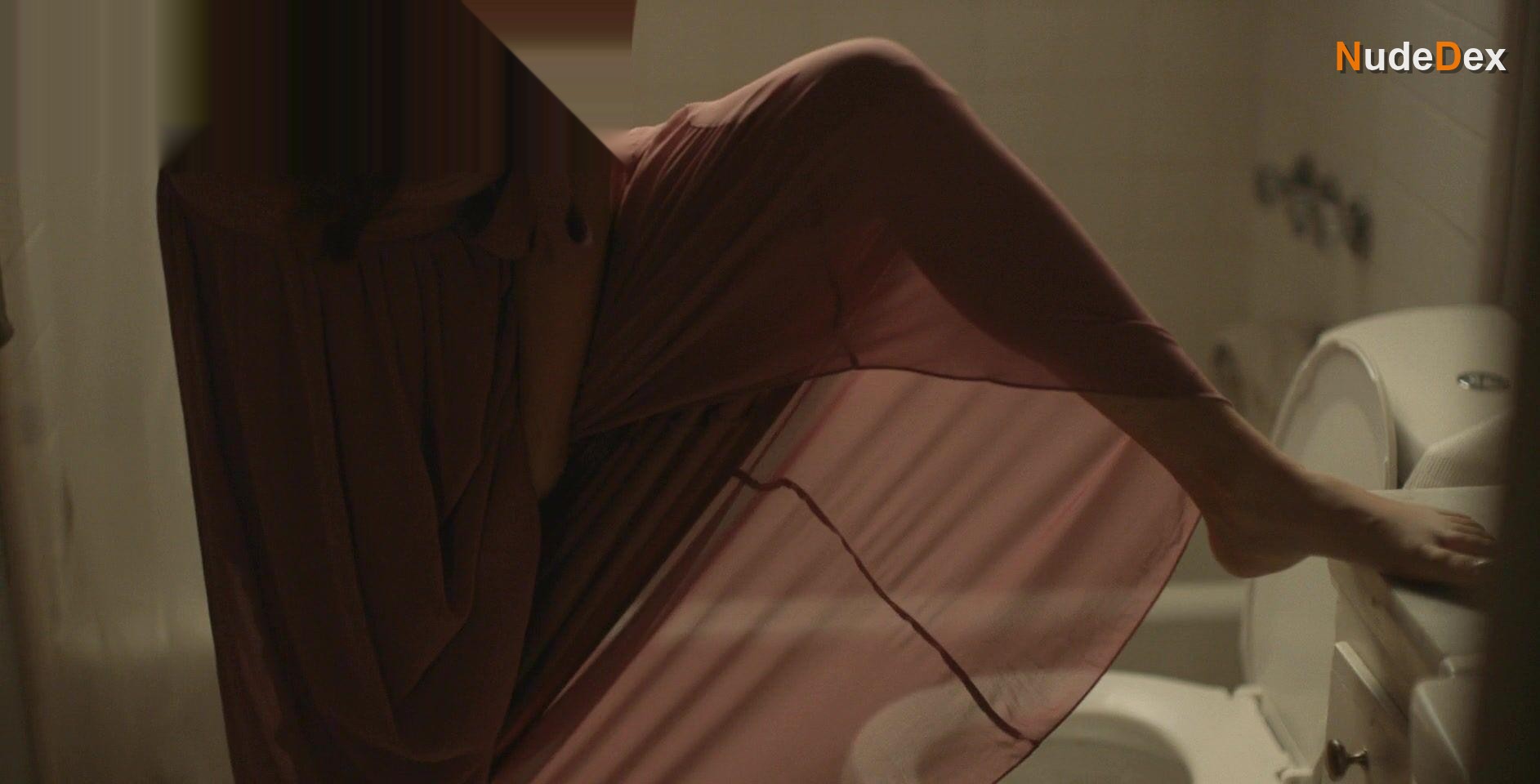 Leah Mckendrick in Scrambled, photo 1