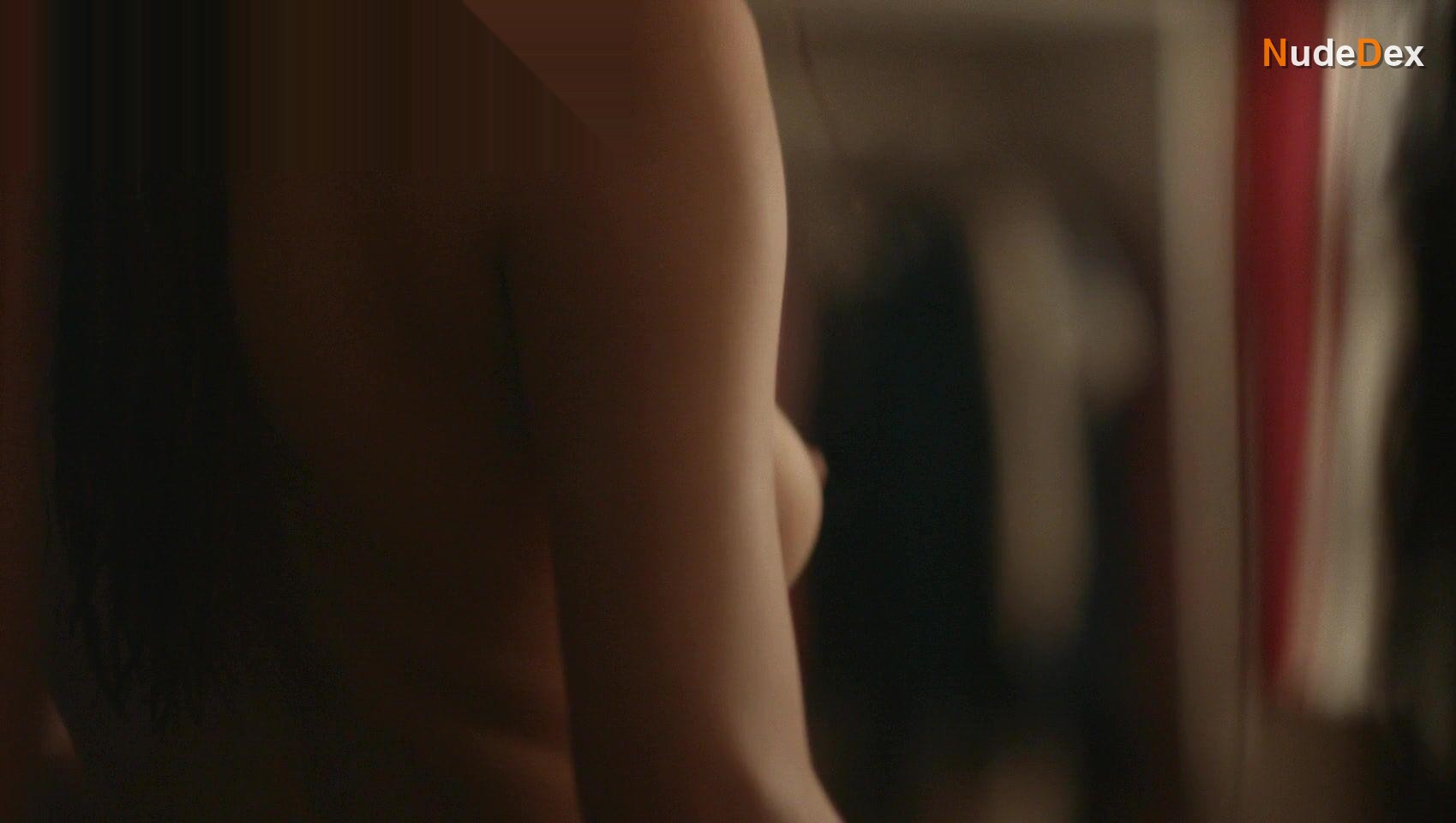 Leah Mckendrick in Scrambled, photo 2