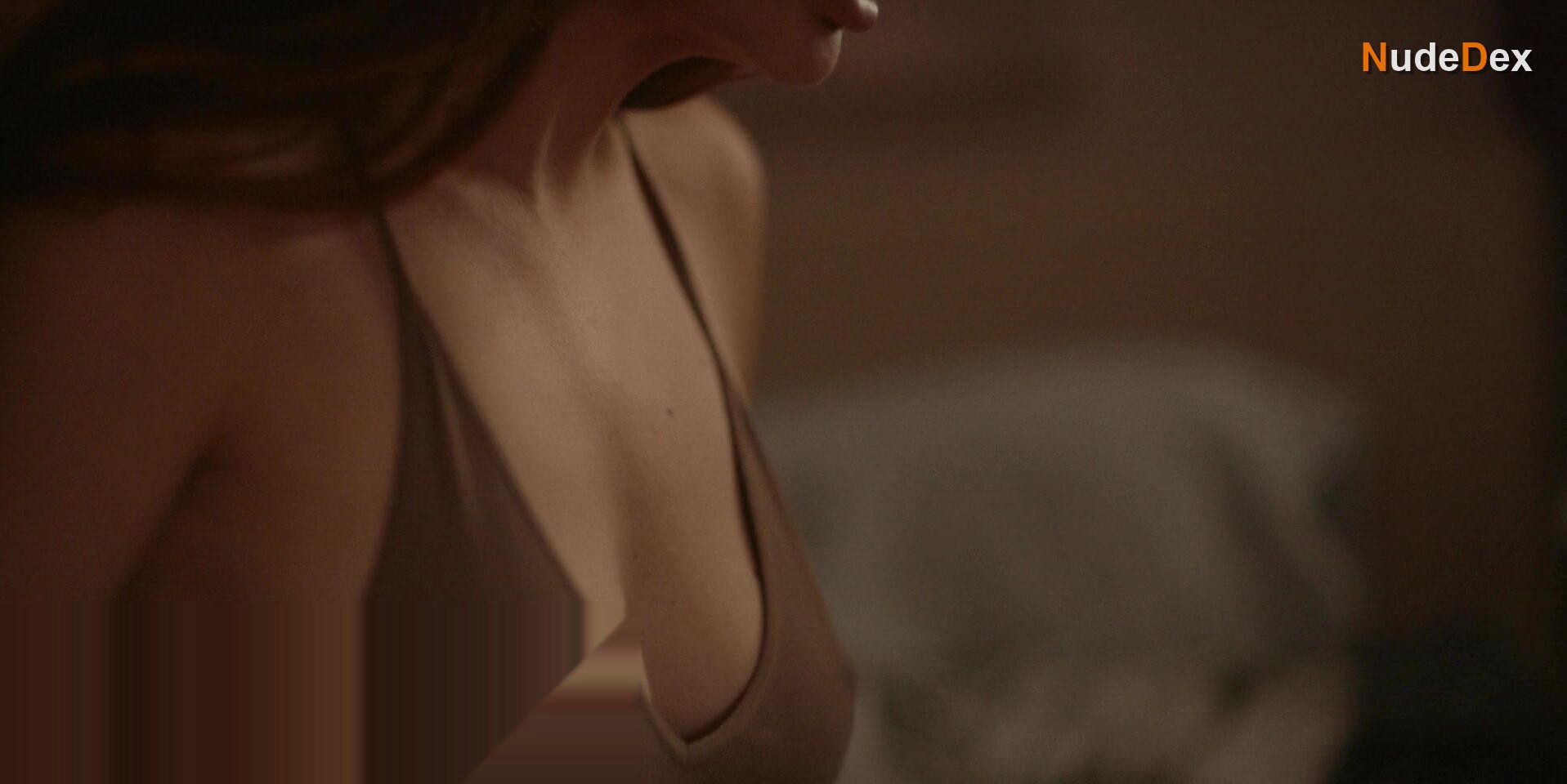 Leah Mckendrick in Scrambled, photo 17